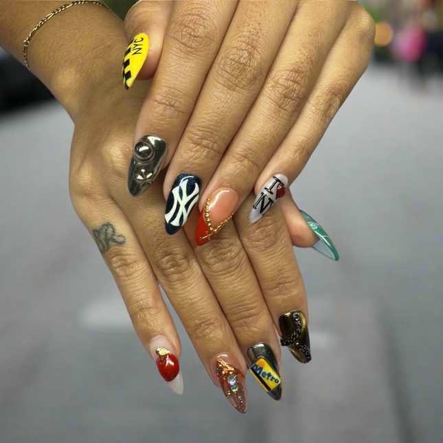 “IT’S NYC” Collab w/ eddyelize / 2 different nail sets - (Shape/Almond, Length/Medium)
