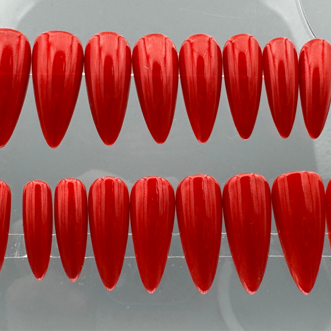 REDRUM - Set of 20 Nails - Stiletto/Medium - Reusable