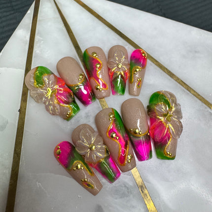 Cali Dreams /Shape:Coffin - Length:Med / Set Size: Small / 10 false nails (5 nails for each hand)