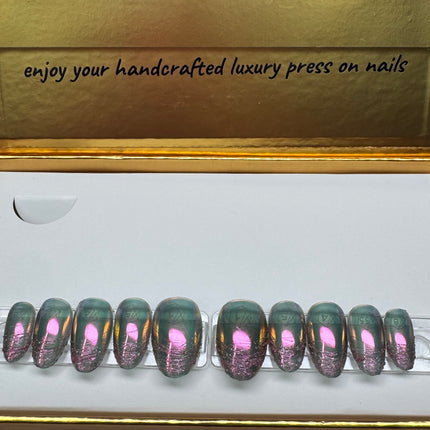 NYC's Dark Moon / Set Size: Med / Shape: Round / Length: Short