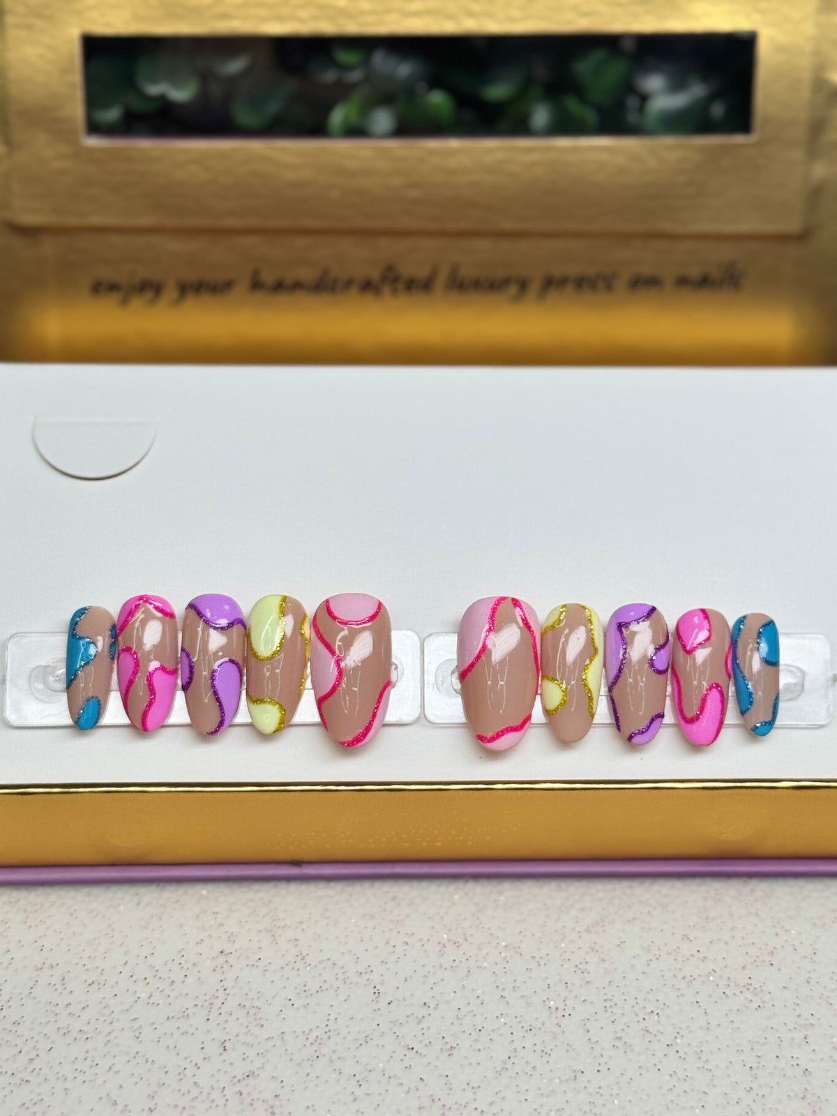 Color Code / Shape: Round - Length: Medium / Set Size: Medium/ Reusable set of 10 nails ￼