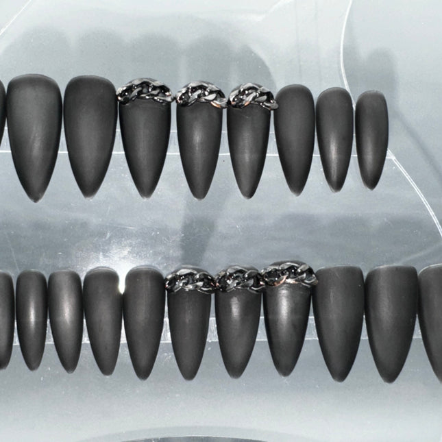 Dark Chains - Set of 20 Nails - Stiletto / Medium