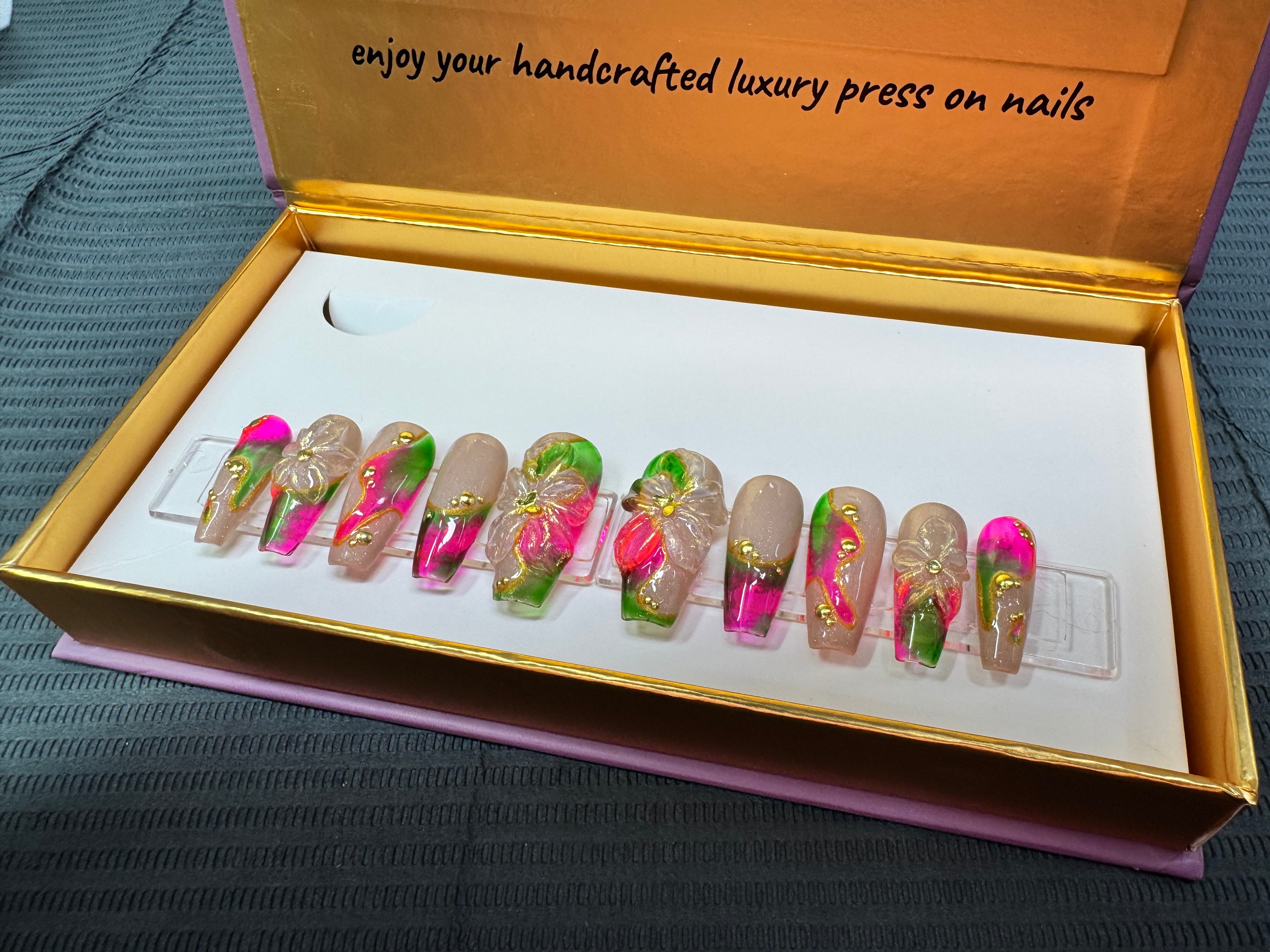 Cali Dreams /Shape:Coffin - Length:Med / Set Size: Small / 10 false nails (5 nails for each hand)