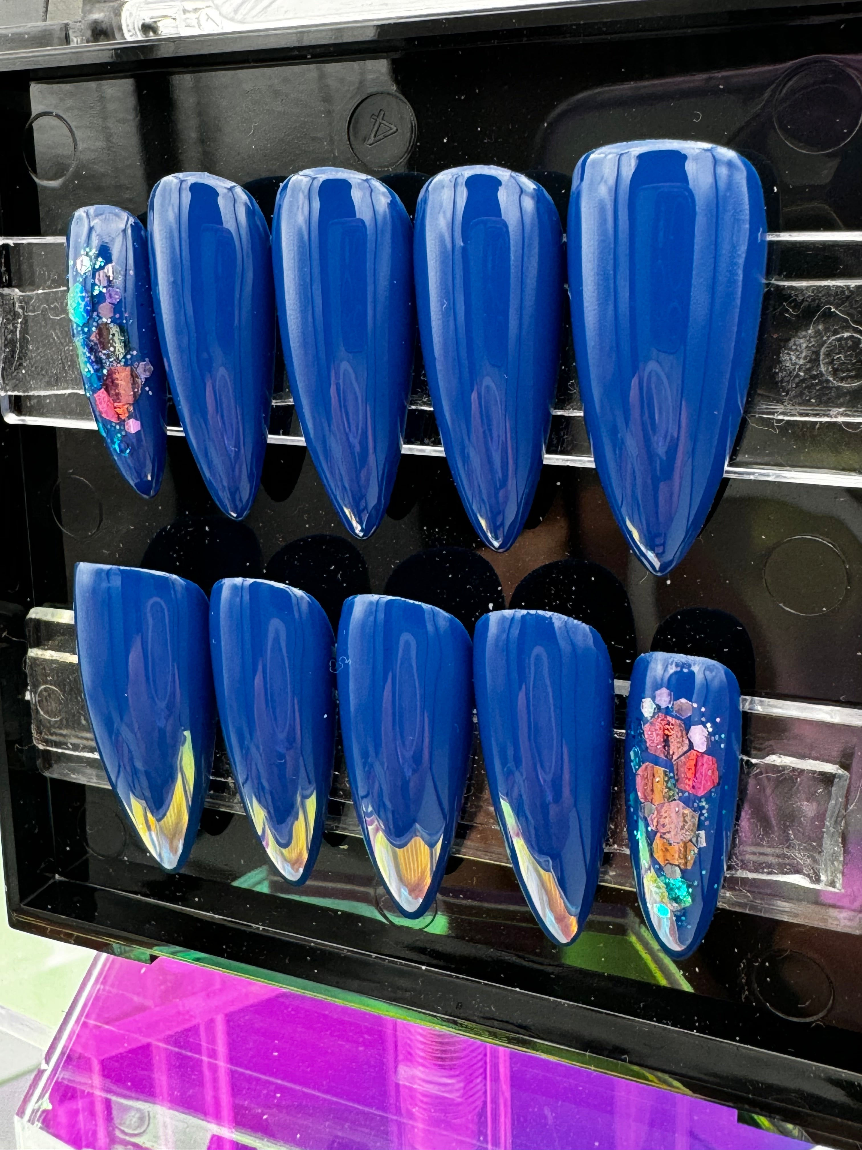 Blu - Set of 28 Nails - STILETTO/MEDIUM