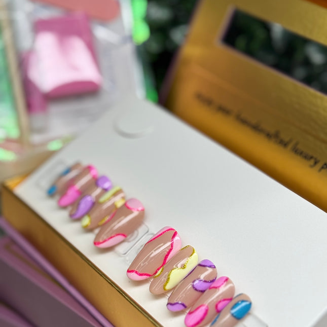 Color Code / Shape: Round - Length: Medium / Set Size: Medium/ Reusable set of 10 nails ￼