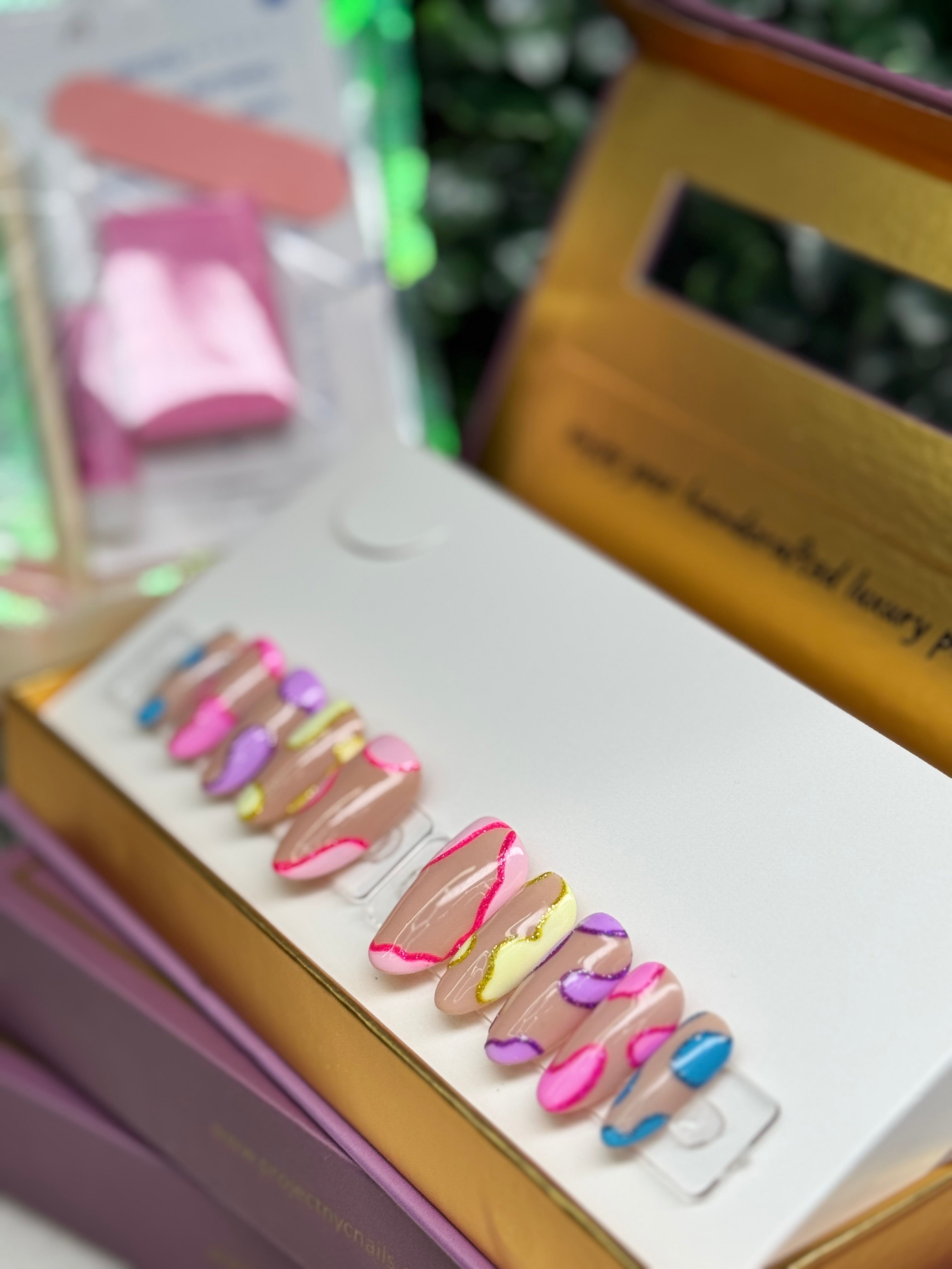 Color Code / Shape: Round - Length: Medium / Set Size: Medium/ Reusable set of 10 nails ￼