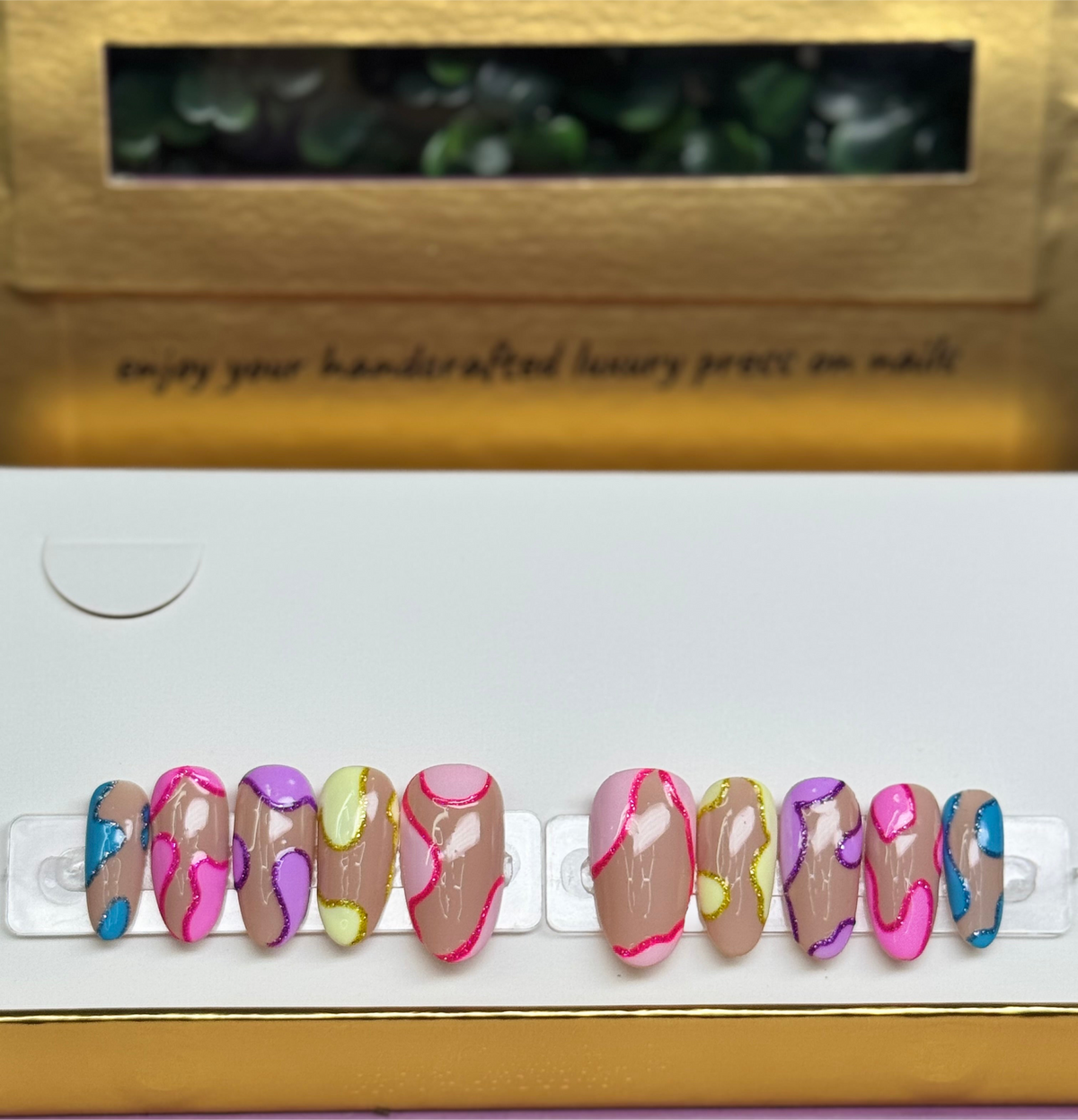 Color Code / Shape: Round - Length: Medium / Set Size: Medium/ Reusable set of 10 nails ￼