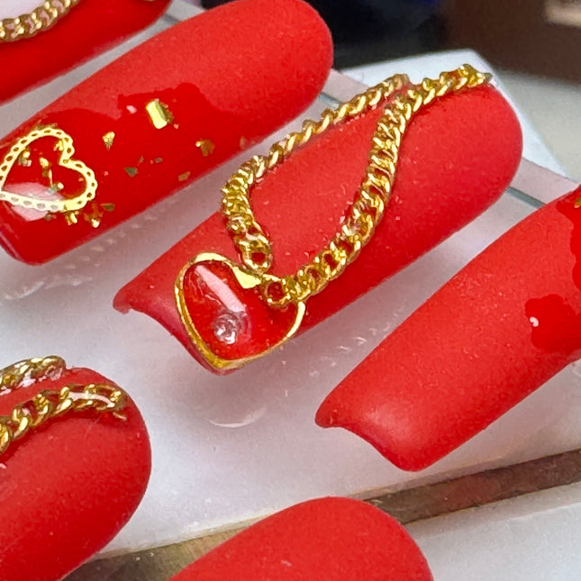 Chained Hearts - Square/Short - Set Size: Small - 10 press-on nails