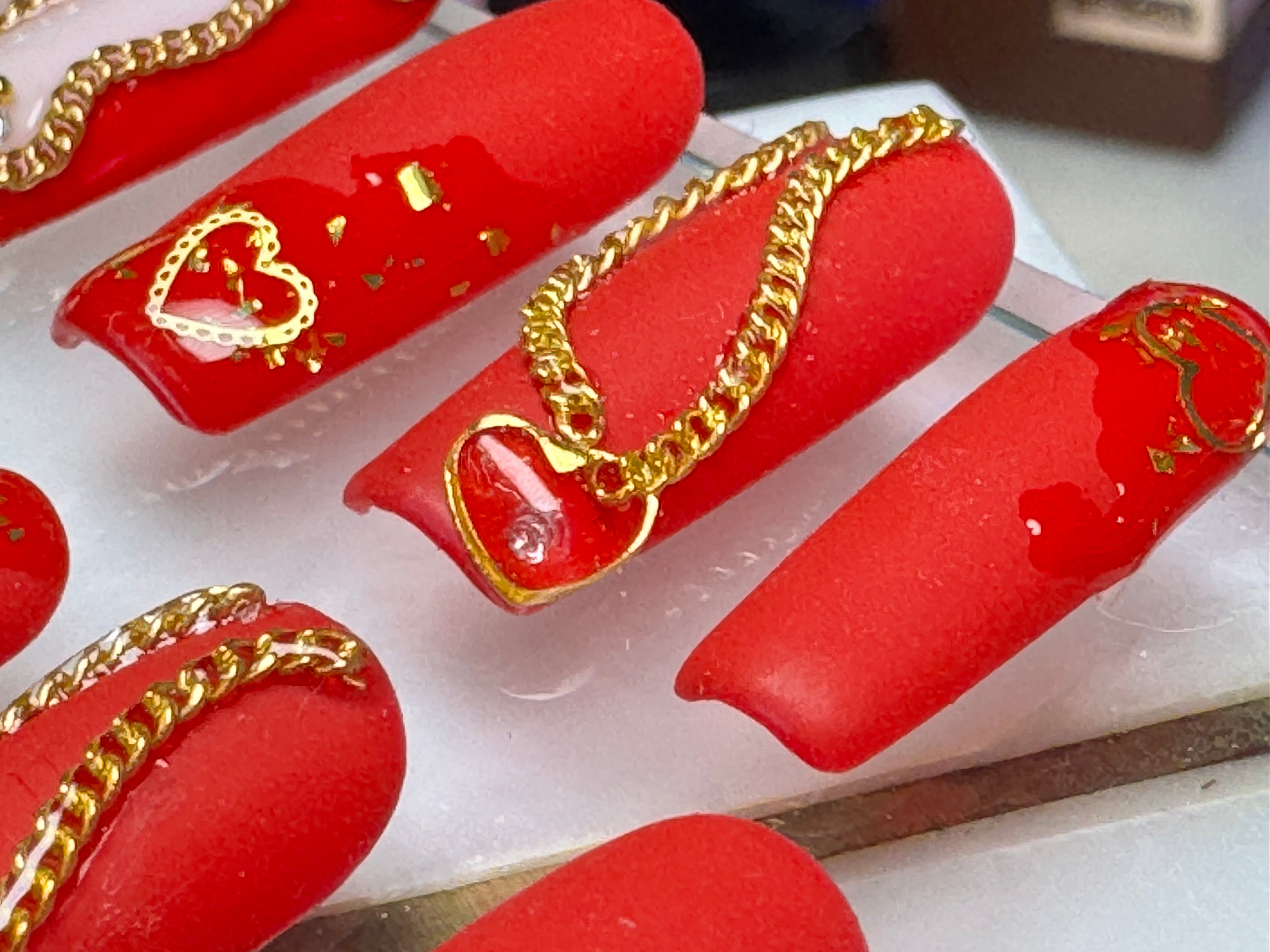 Chained Hearts - Square/Short - Set Size: Small - 10 press-on nails