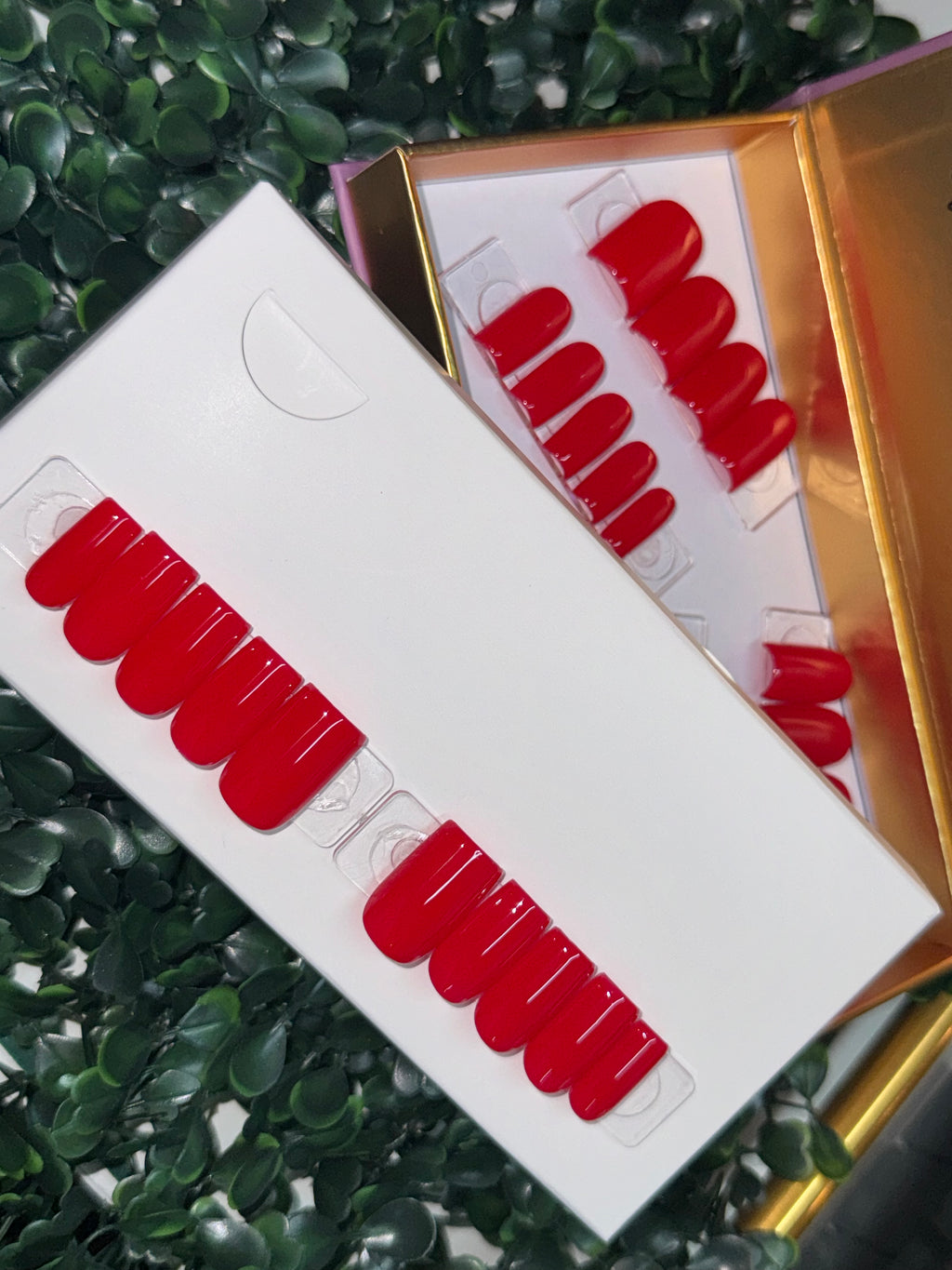 RED CLASSICS - Shape: SQUARE/Length:MEDIUM - SET OF 28 NAILS (14 size options for ea. hand)