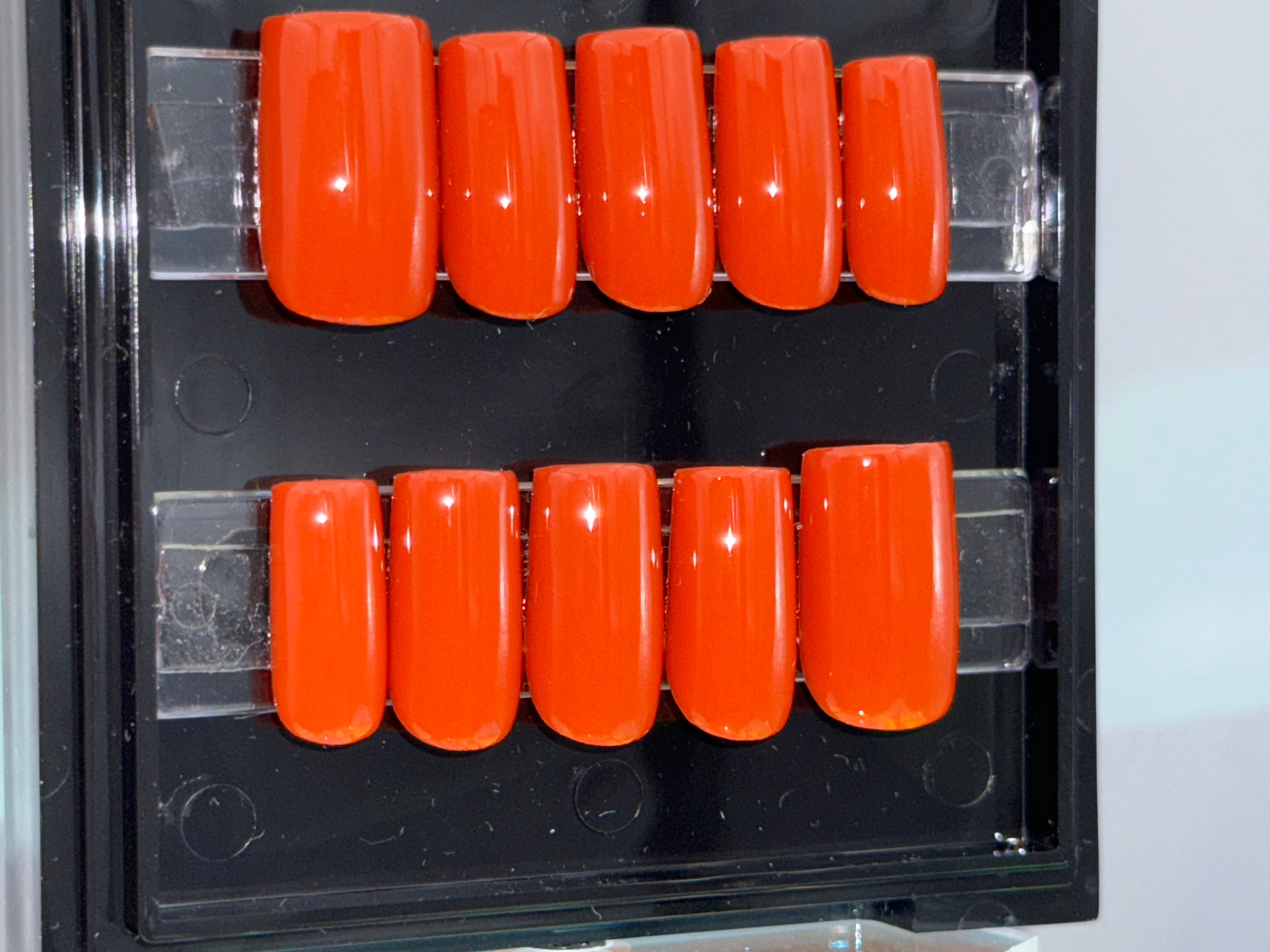 FALLBURN - Set of 28 Nails - Square/Short