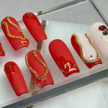 Chained Hearts - Square/Short - Set Size: Small - 10 press-on nails