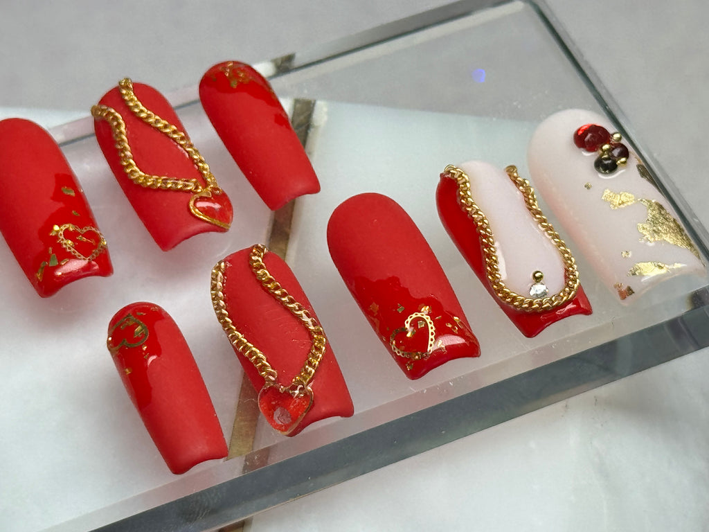 Chained Hearts - Square/Short - Set Size: Small - 10 press-on nails