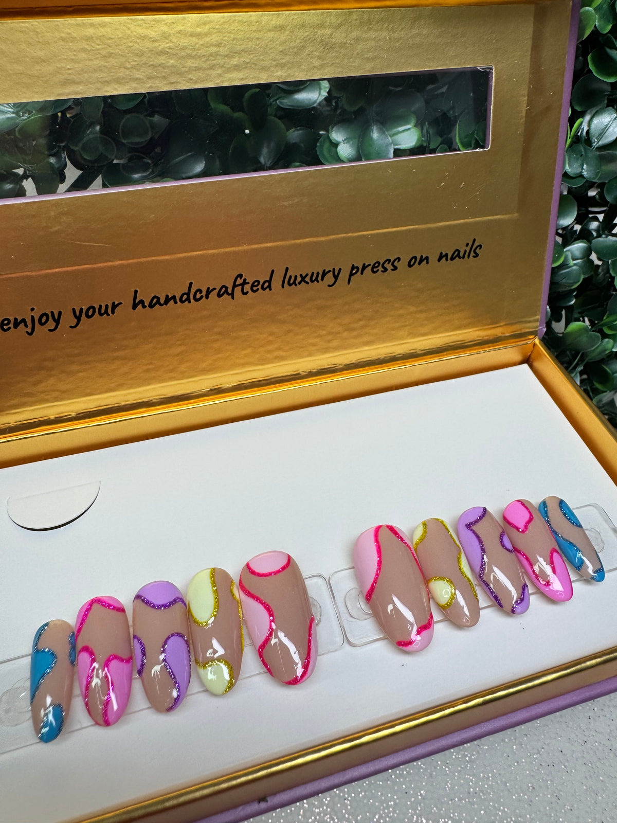 Color Code / Shape: Round - Length: Medium / Set Size: Medium/ Reusable set of 10 nails ￼
