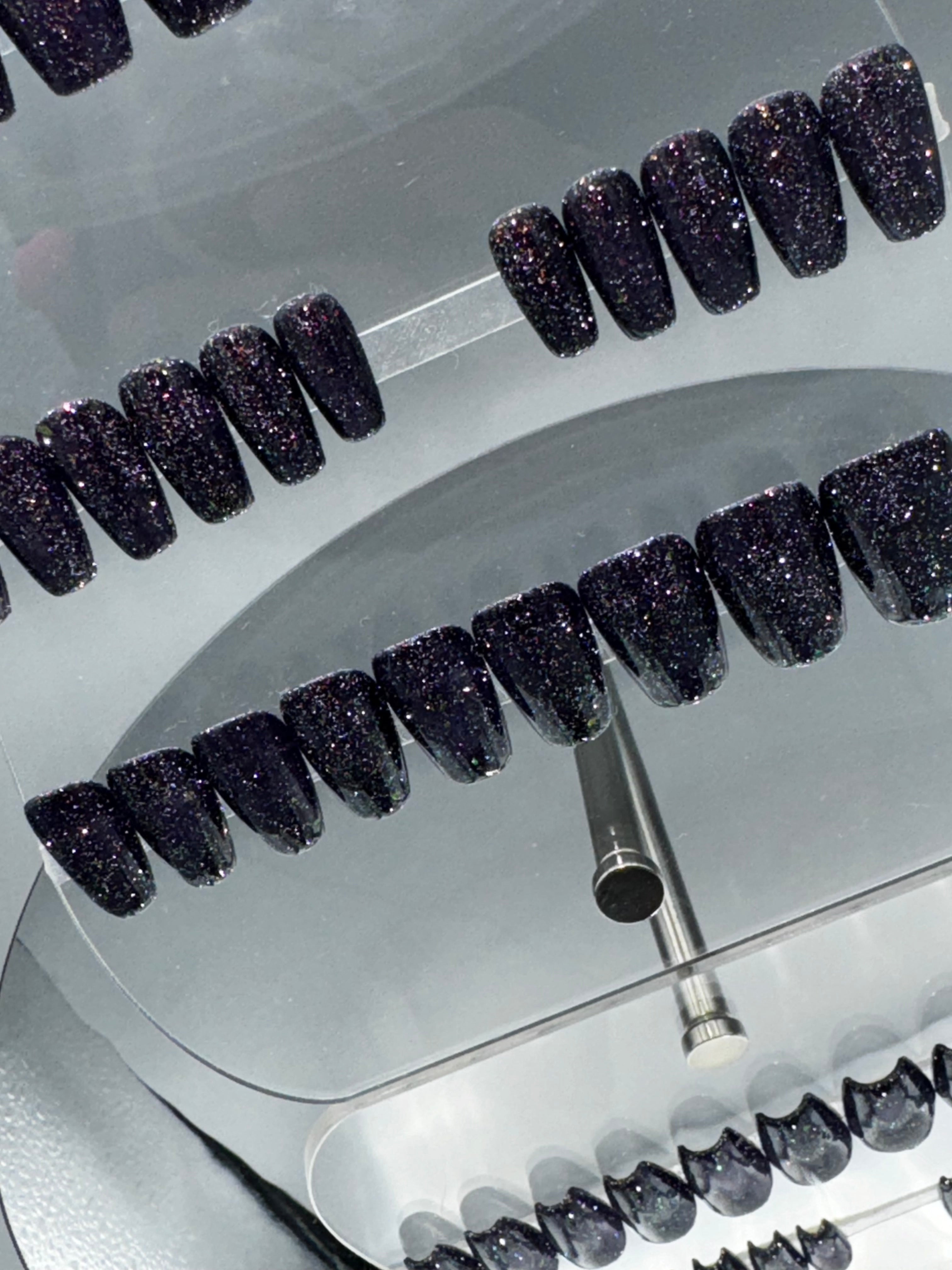 DARK LAVA LUMINOUS - Set of 28 Nails - Coffin/Short