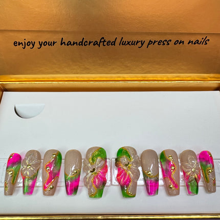 Cali Dreams /Shape:Coffin - Length:Med / Set Size: Small / 10 false nails (5 nails for each hand)