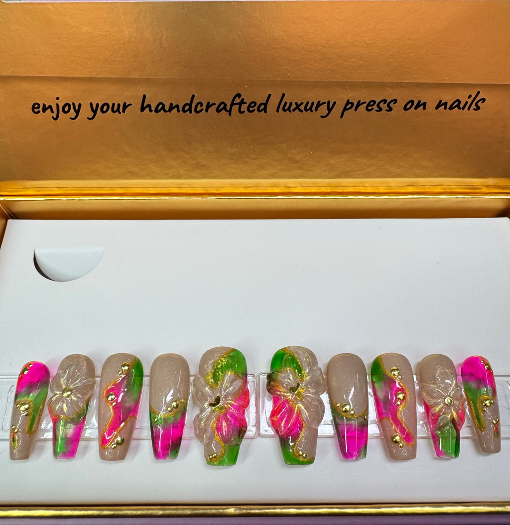 Cali Dreams /Shape:Coffin - Length:Med / Set Size: Small / 10 false nails (5 nails for each hand)
