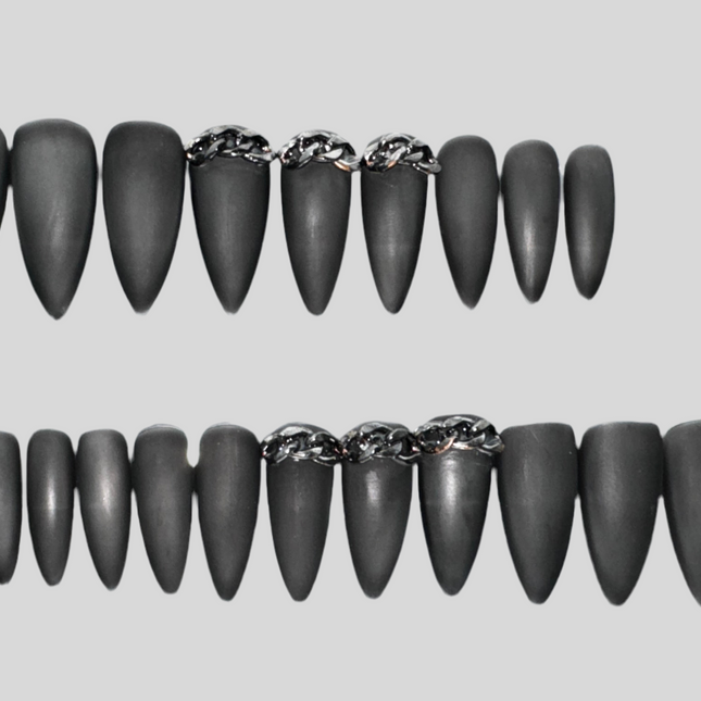 Dark Chains - Set of 20 Nails - Stiletto / Medium