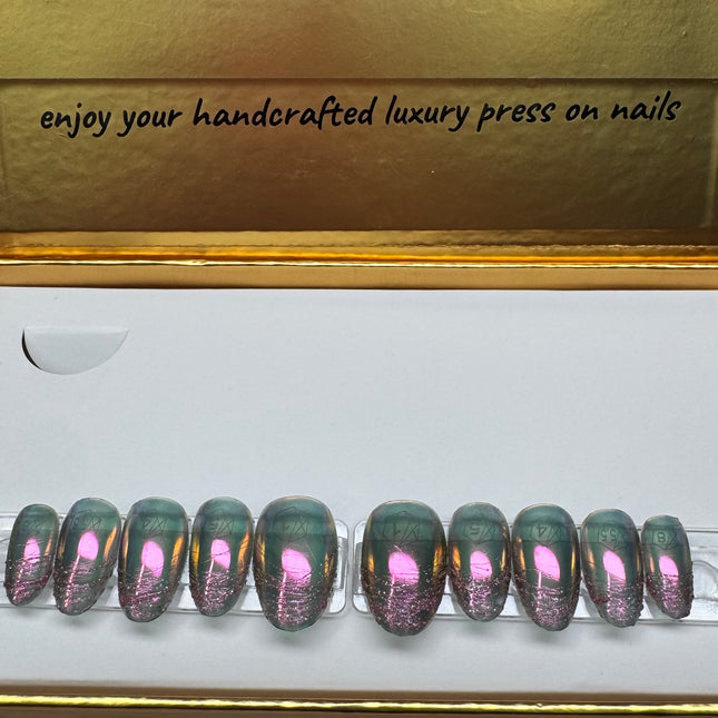 NYC's Dark Moon / Set Size: Med / Shape: Round / Length: Short￼