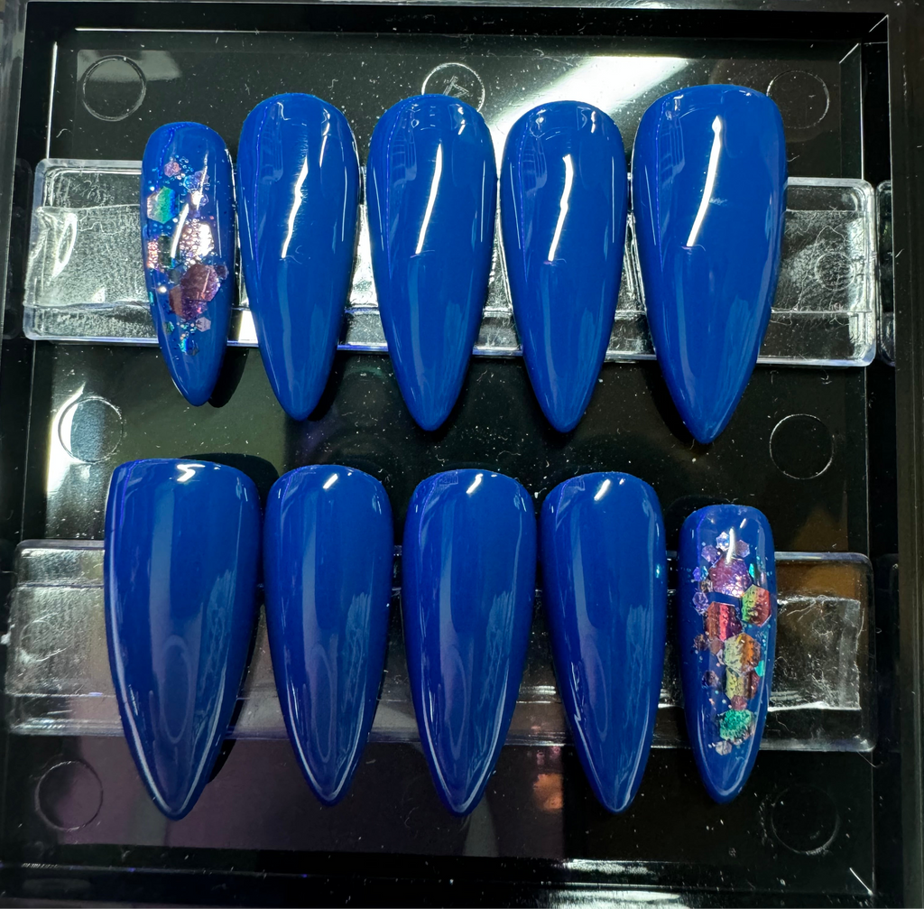 Blu - Set of 28 Nails - STILETTO/MEDIUM