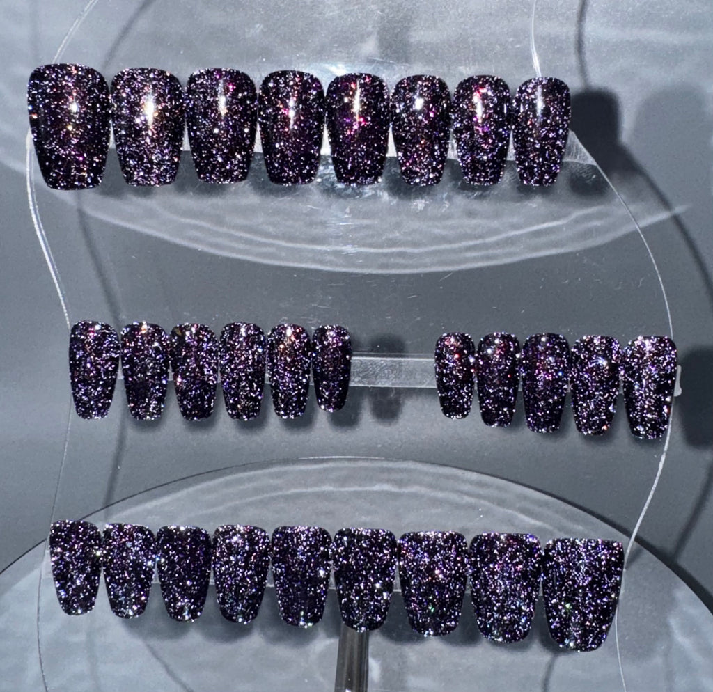 DARK LAVA LUMINOUS - Set of 28 Nails - Coffin/Short
