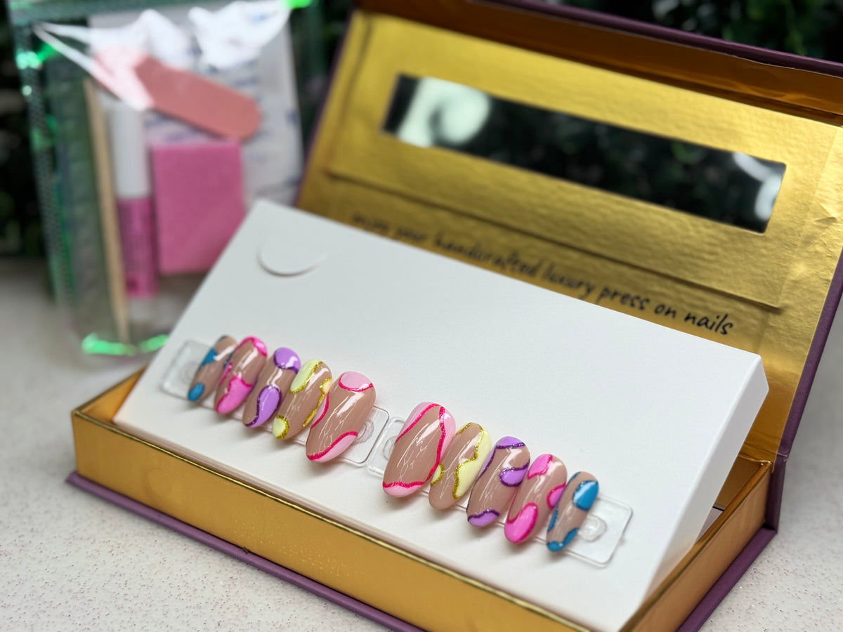 Color Code / Shape: Round - Length: Medium / Set Size: Medium/ Reusable set of 10 nails ￼