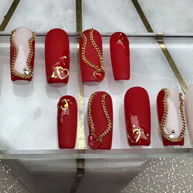 Chained Hearts - Square/Short - Set Size: Small - 10 press-on nails