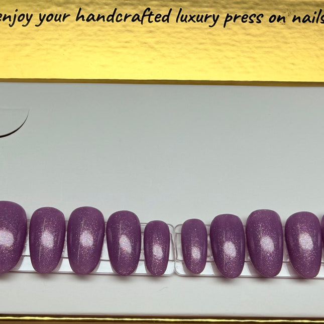 Purple Twinkle: Shape:Round / Length:Short / 28 Nails (14 sizes for ea. hands)