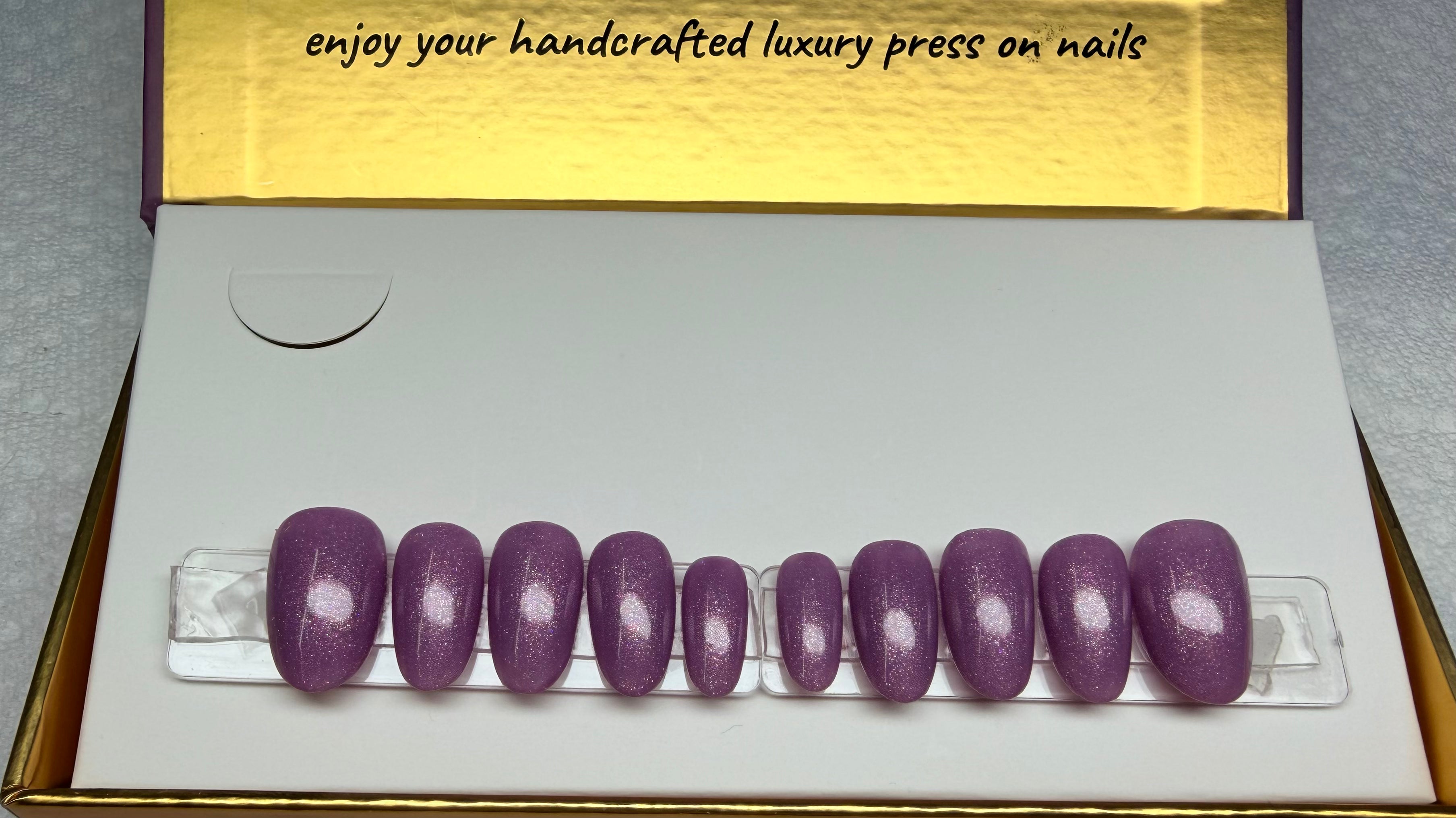 Purple Twinkle: Shape:Round / Length:Short / 28 Nails (14 sizes for ea. hands)