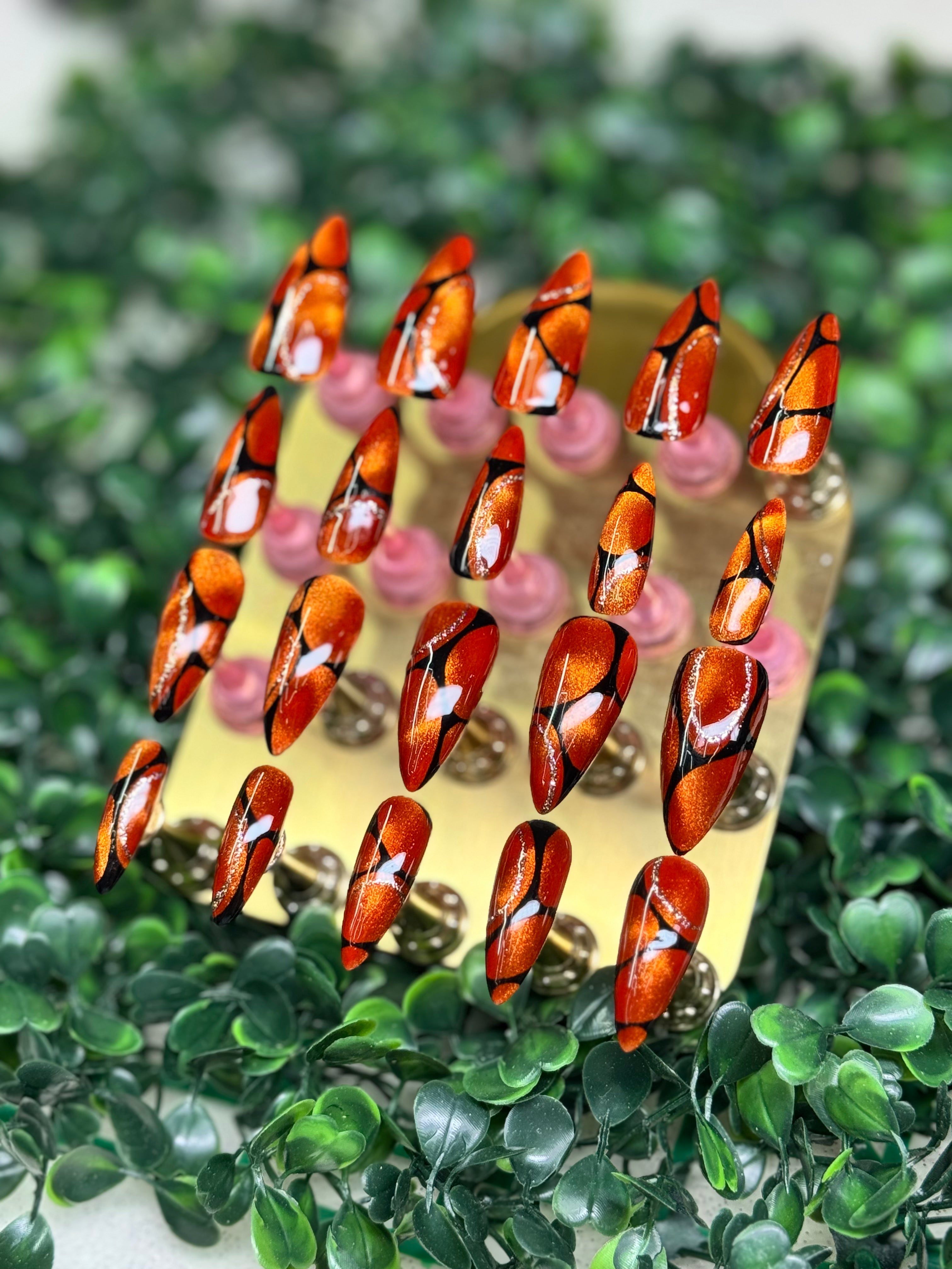 Holiday Fire - LENGTH: MEDIUM/ SHAPE: STILETTO - set of 20 REUSABLE press-on gel nails
