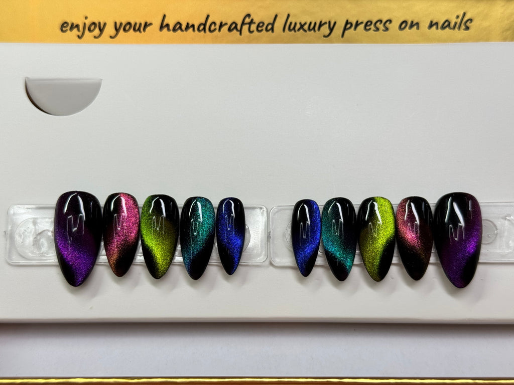 UPTOWN GIRL / ALOMD-MEDIUM / NAIL COUNT - 10 / Set Size - Small / REUSABLE