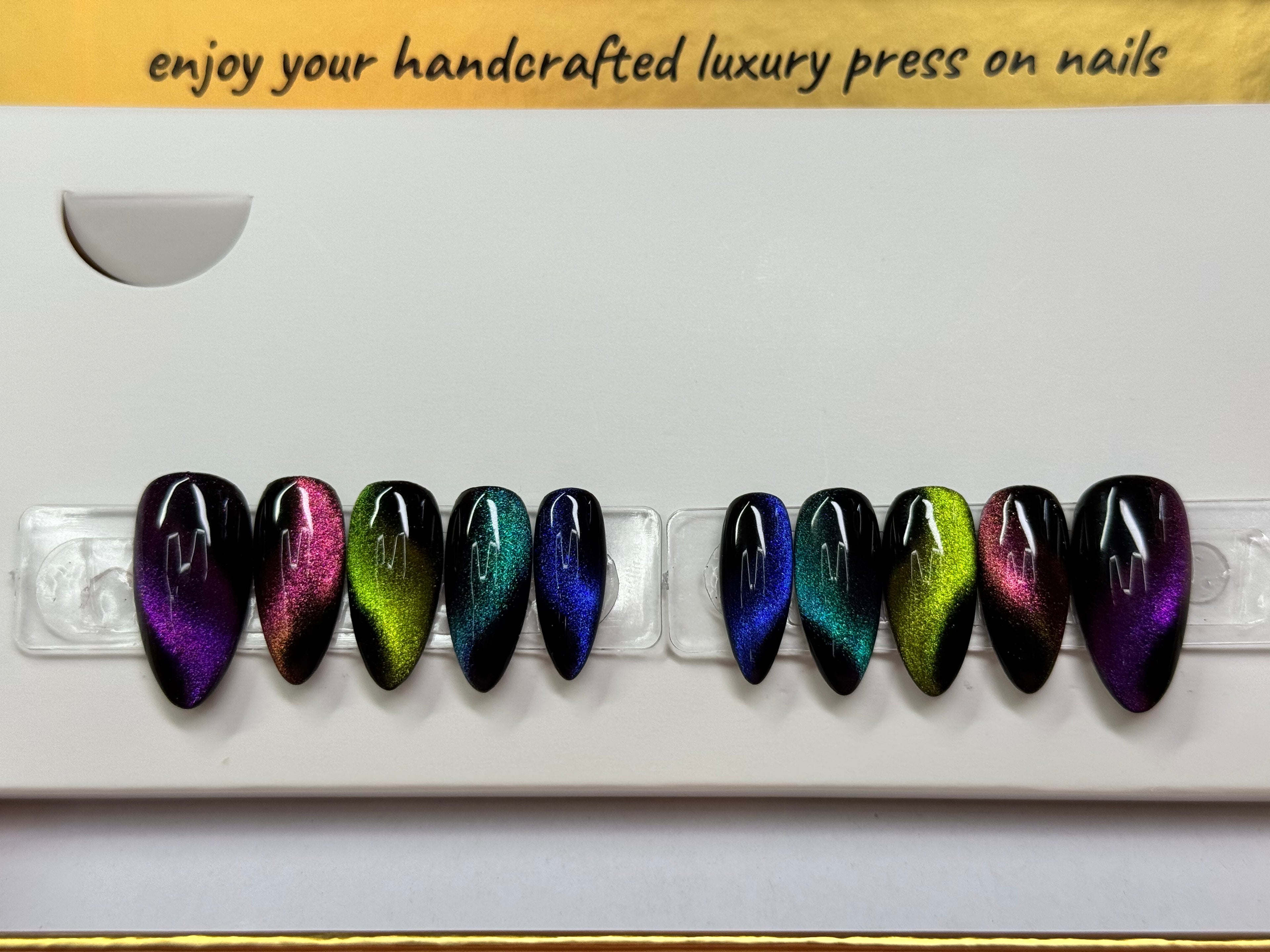 UPTOWN GIRL / ALOMD-MEDIUM / NAIL COUNT - 10 / Set Size - Small / REUSABLE