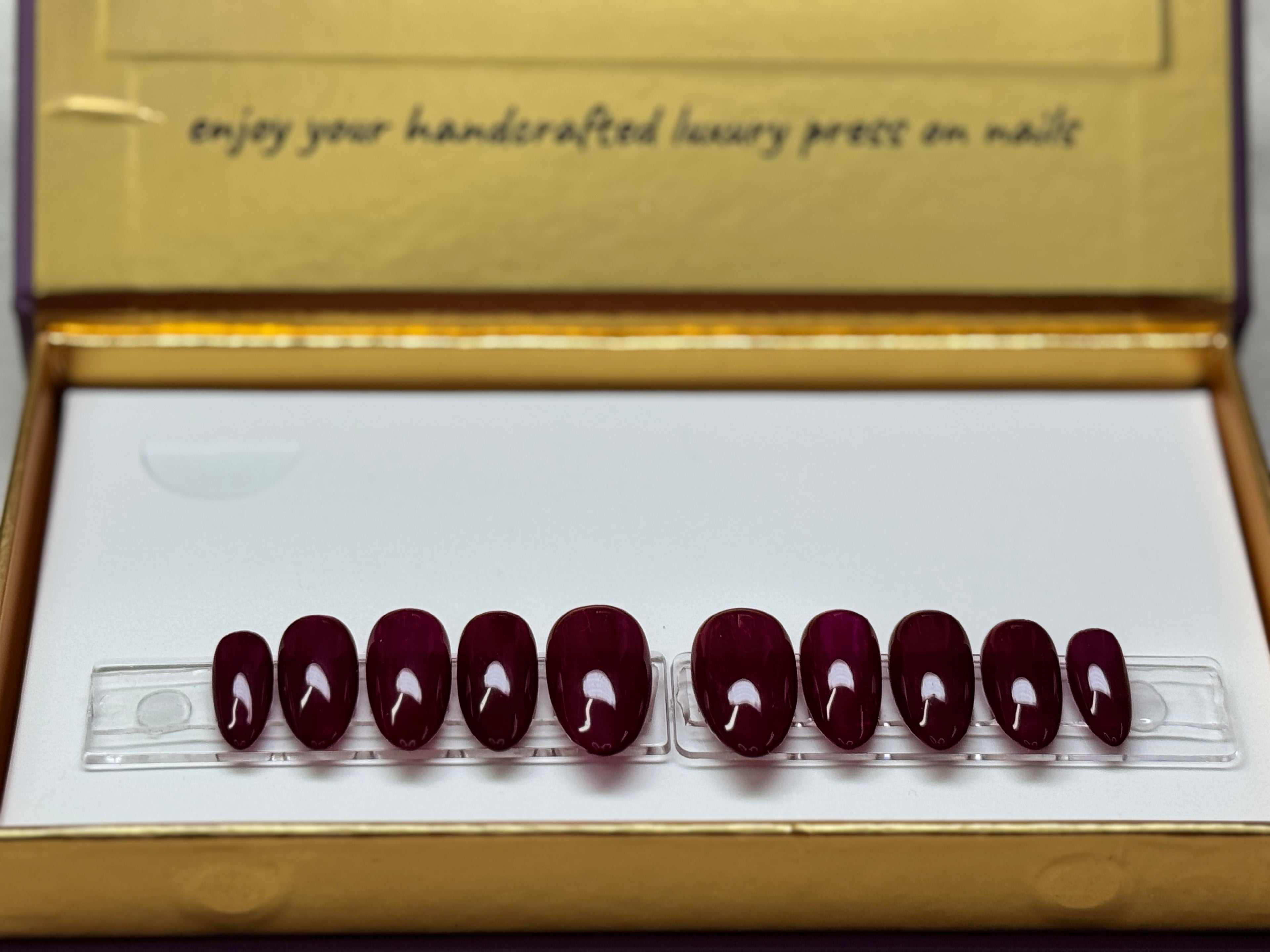 First Sign of Fall - Shape/Almond- Length/Short - Set of 28 False Nails - REUSABLE NAILS