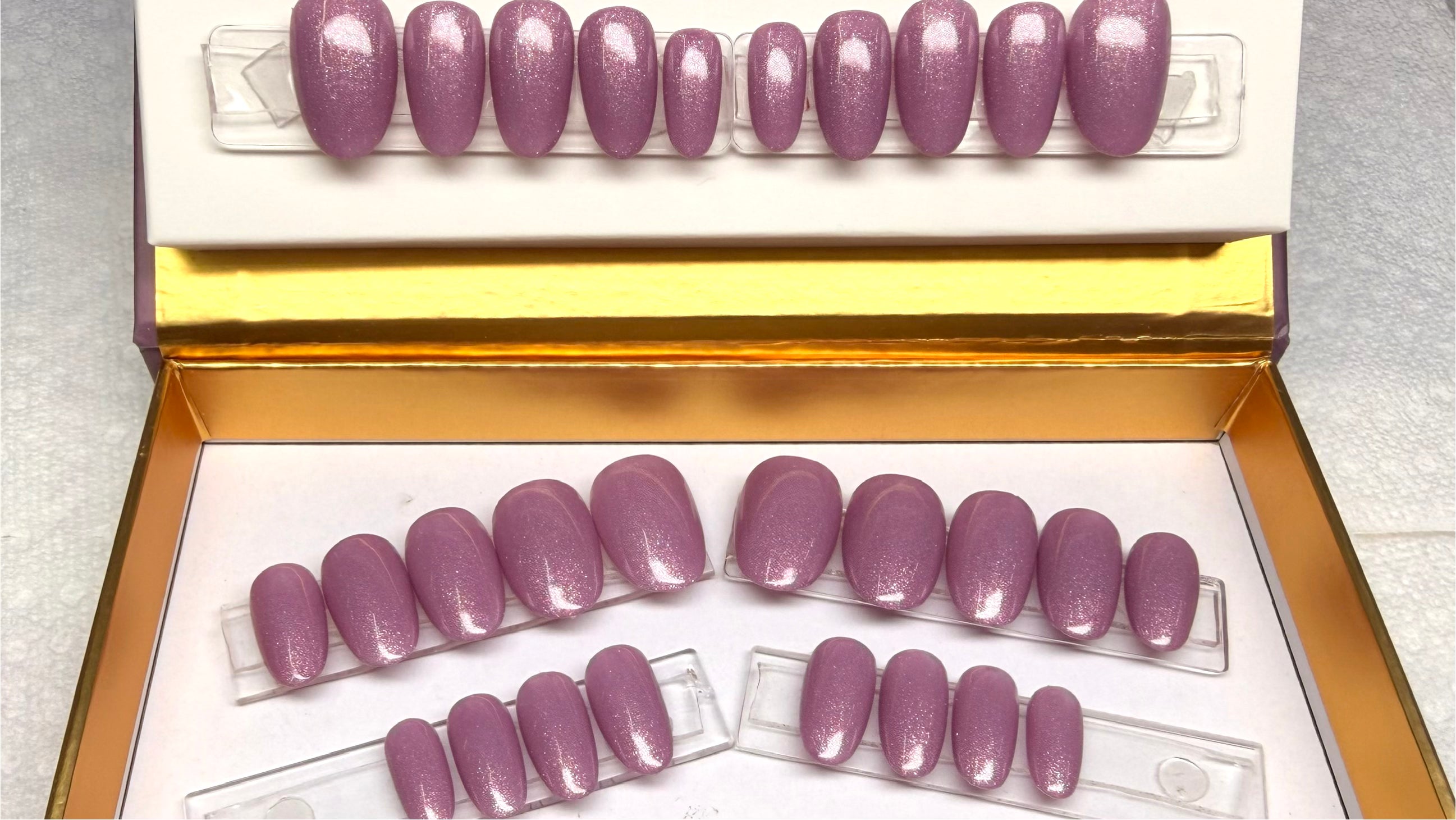 Purple Twinkle: Shape:Round / Length:Short / 28 Nails (14 sizes for ea. hands)