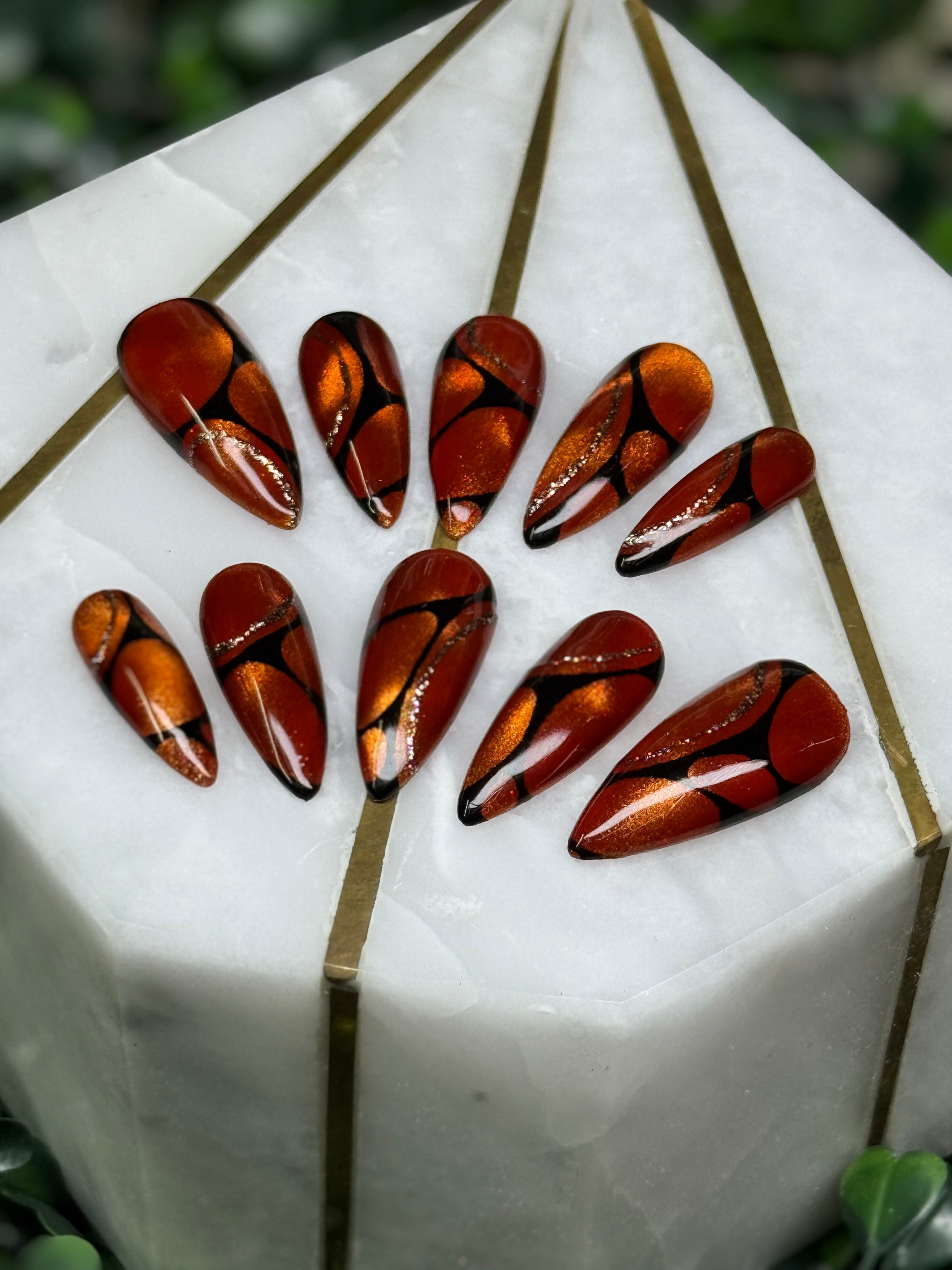 Holiday Fire - LENGTH: MEDIUM/ SHAPE: STILETTO - set of 20 REUSABLE press-on gel nails
