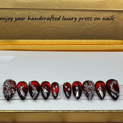 Dawn / Set Size: Small / Length: X-Short / Shape: Stiletto / 10 Press-ons / Reusable Nails