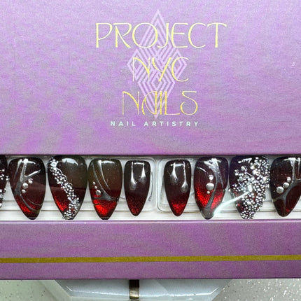 Dawn / Set Size: Small / Length: X-Short / Shape: Stiletto / 10 Press-ons / Reusable Nails