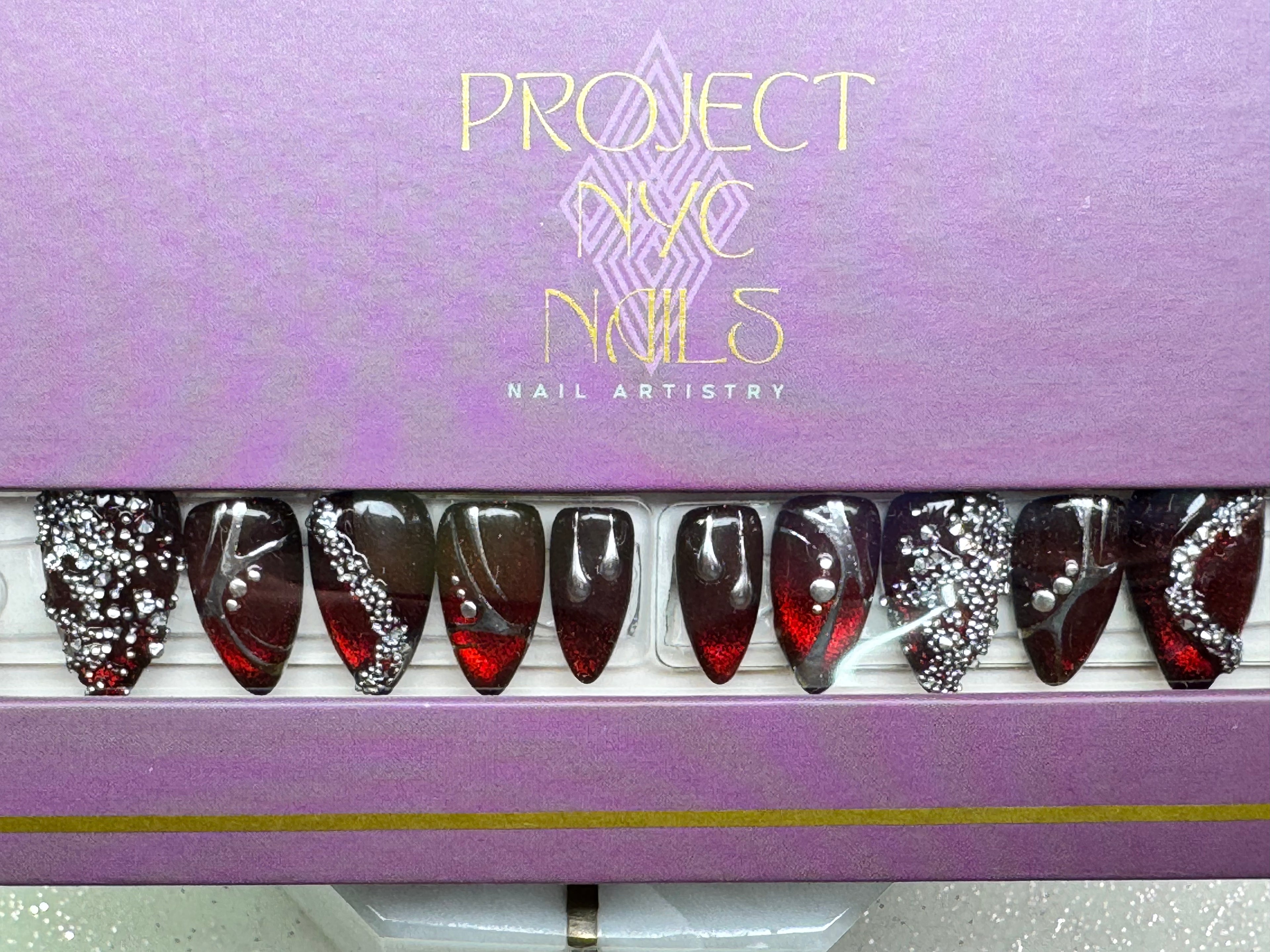 Dawn / Set Size: Small / Length: X-Short / Shape: Stiletto / 10 Press-ons / Reusable Nails