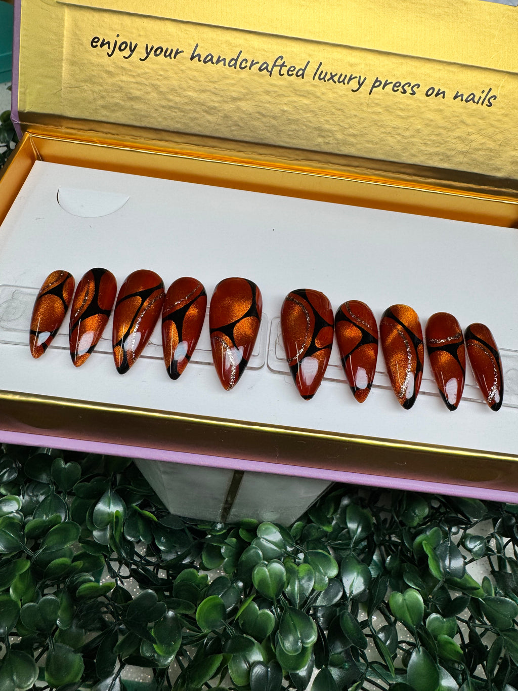 Holiday Fire - LENGTH: MEDIUM/ SHAPE: STILETTO - set of 20 REUSABLE press-on gel nails