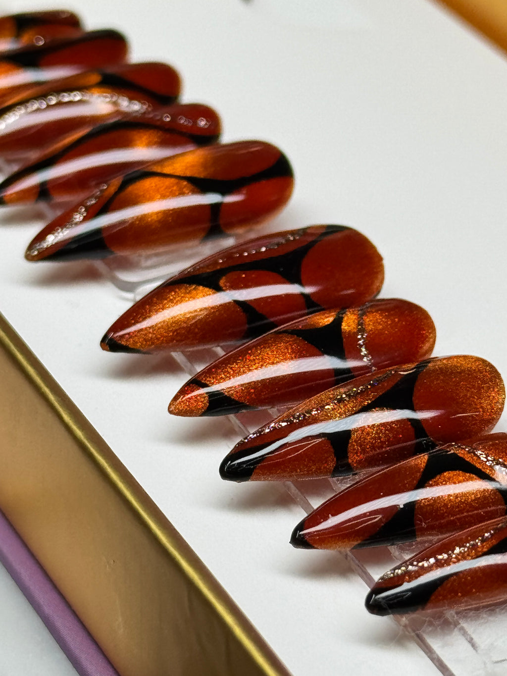 Holiday Fire - LENGTH: MEDIUM/ SHAPE: STILETTO - set of 20 REUSABLE press-on gel nails