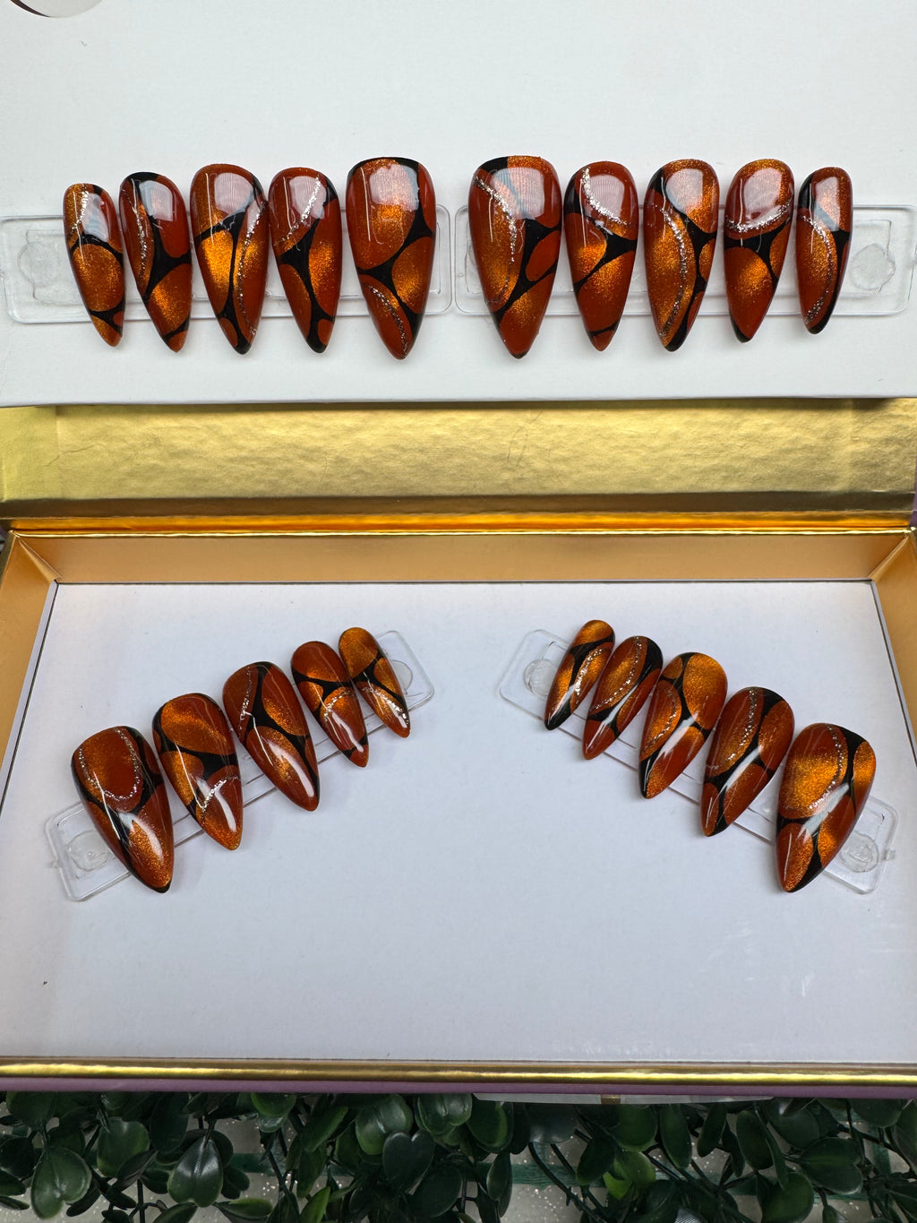 Holiday Fire - LENGTH: MEDIUM/ SHAPE: STILETTO - set of 20 REUSABLE press-on gel nails