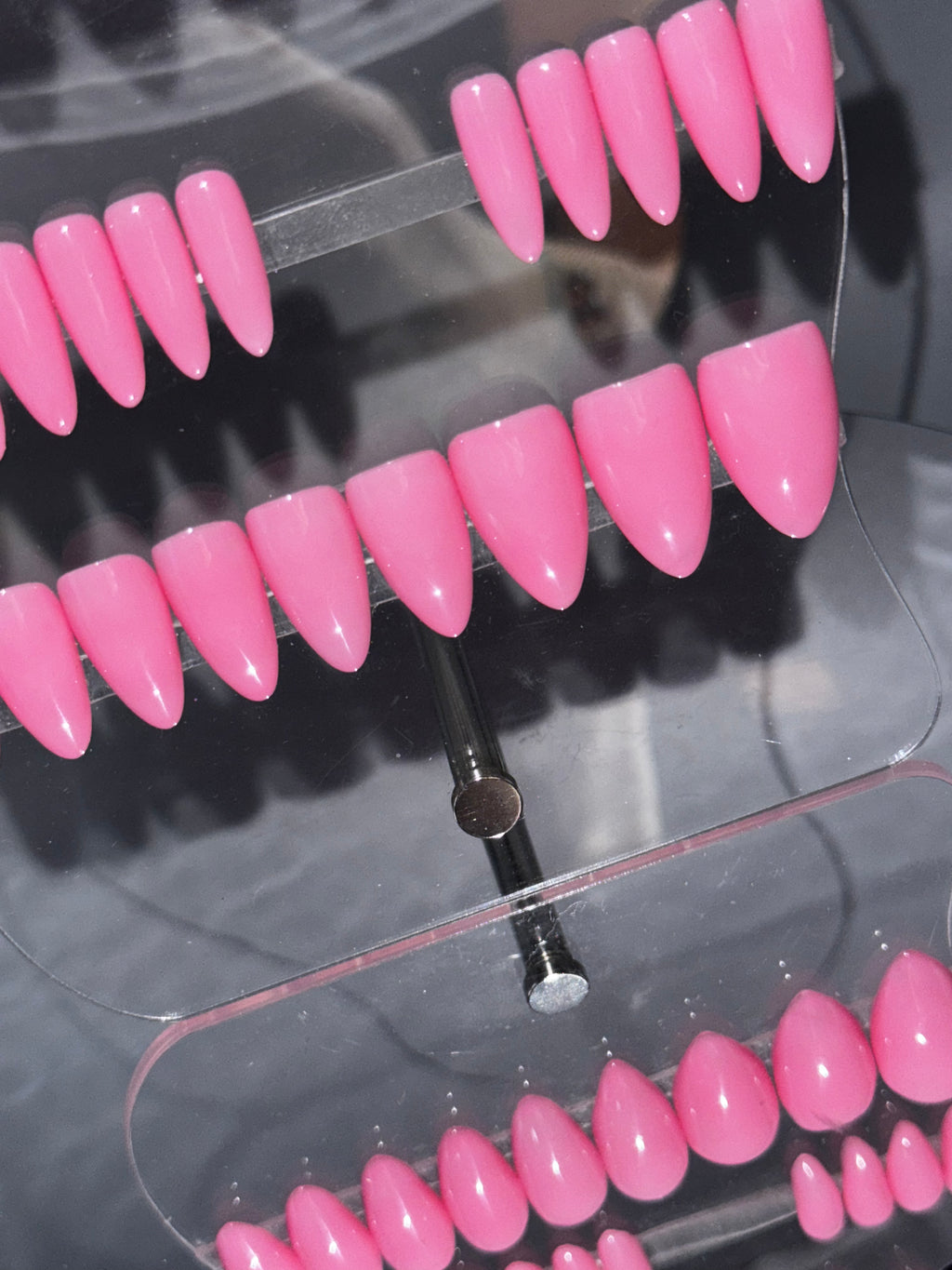 PINK KISSES - Set of 28 Nails - Stiletto/Short