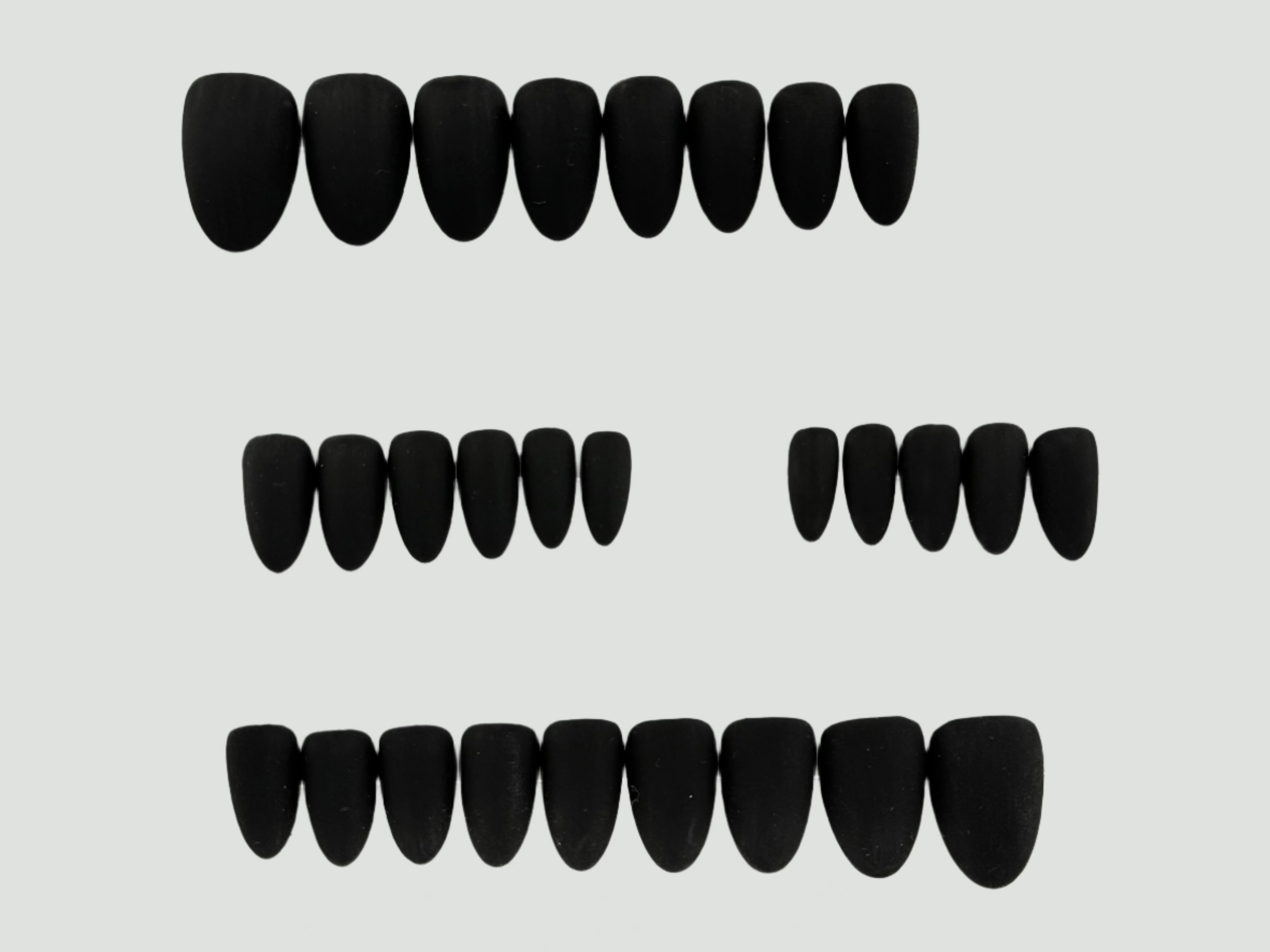 BLACK WIDOW - Set of 28 Nails - Almond/Short