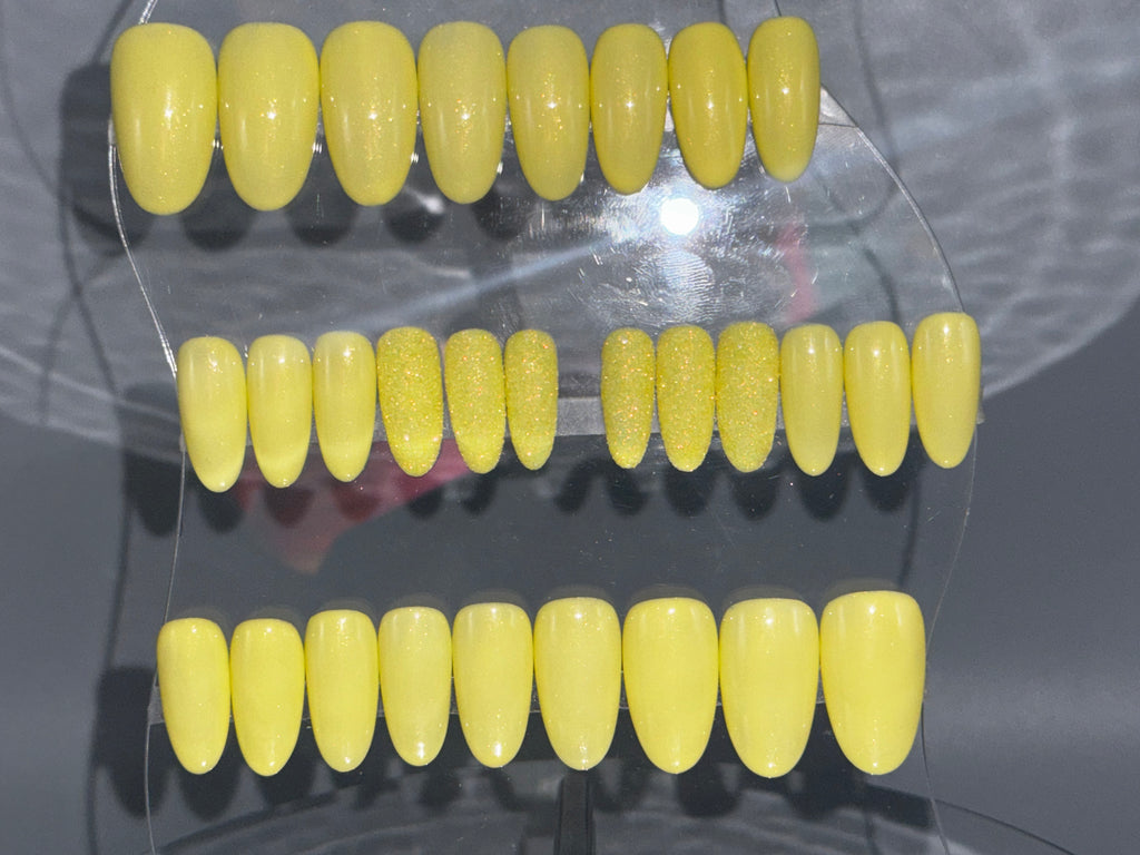SUGARED LEMONS - Set of 28 Nails - Round/Medium
