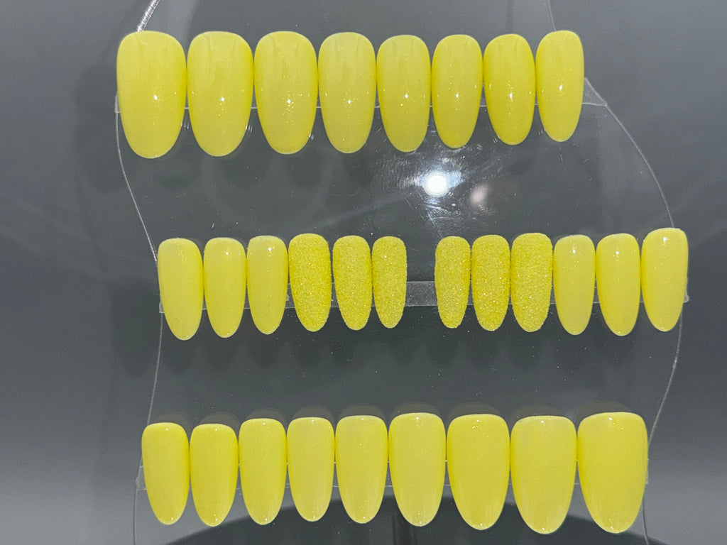 SUGARED LEMONS - Set of 28 Nails - Round/Medium