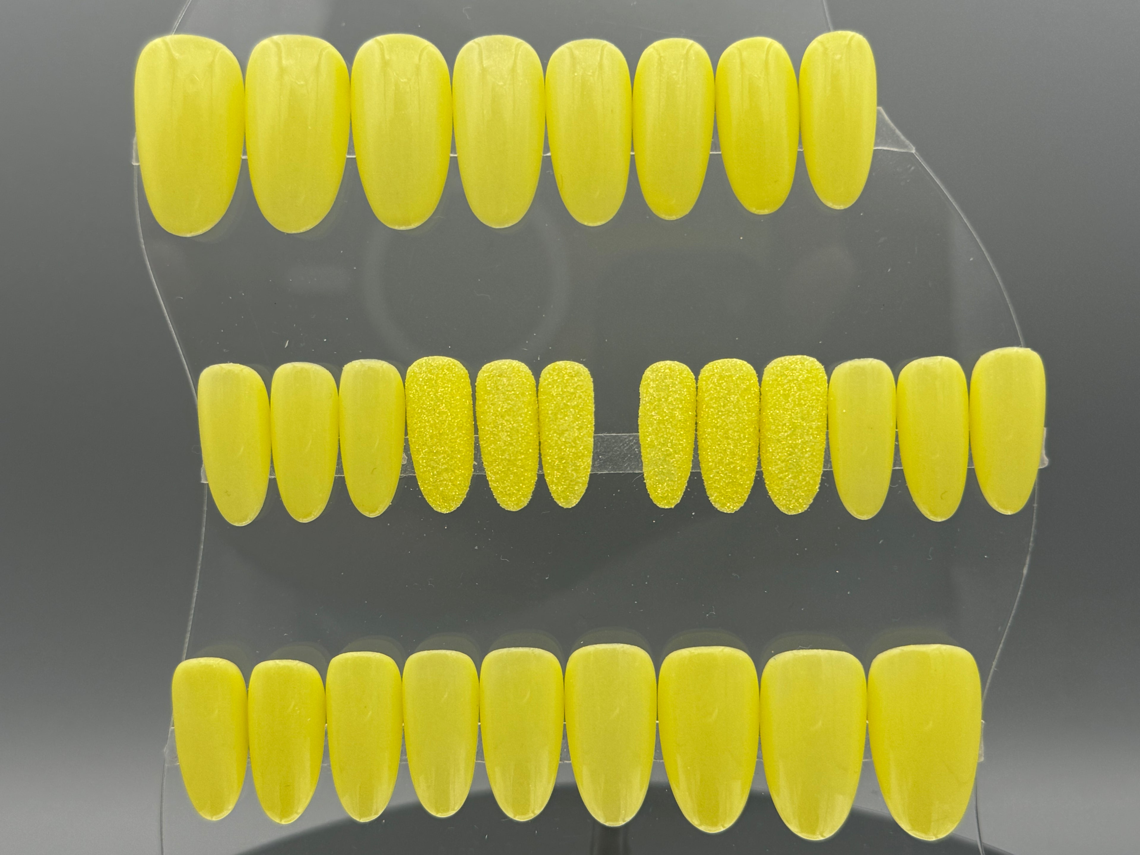 SUGARED LEMONS - Set of 28 Nails - Round/Medium