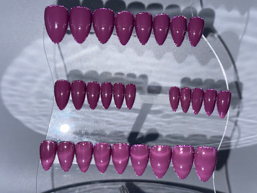 PURPLE RAIN - Set of 28 Nails - Stiletto / X-SHORT - Reusable