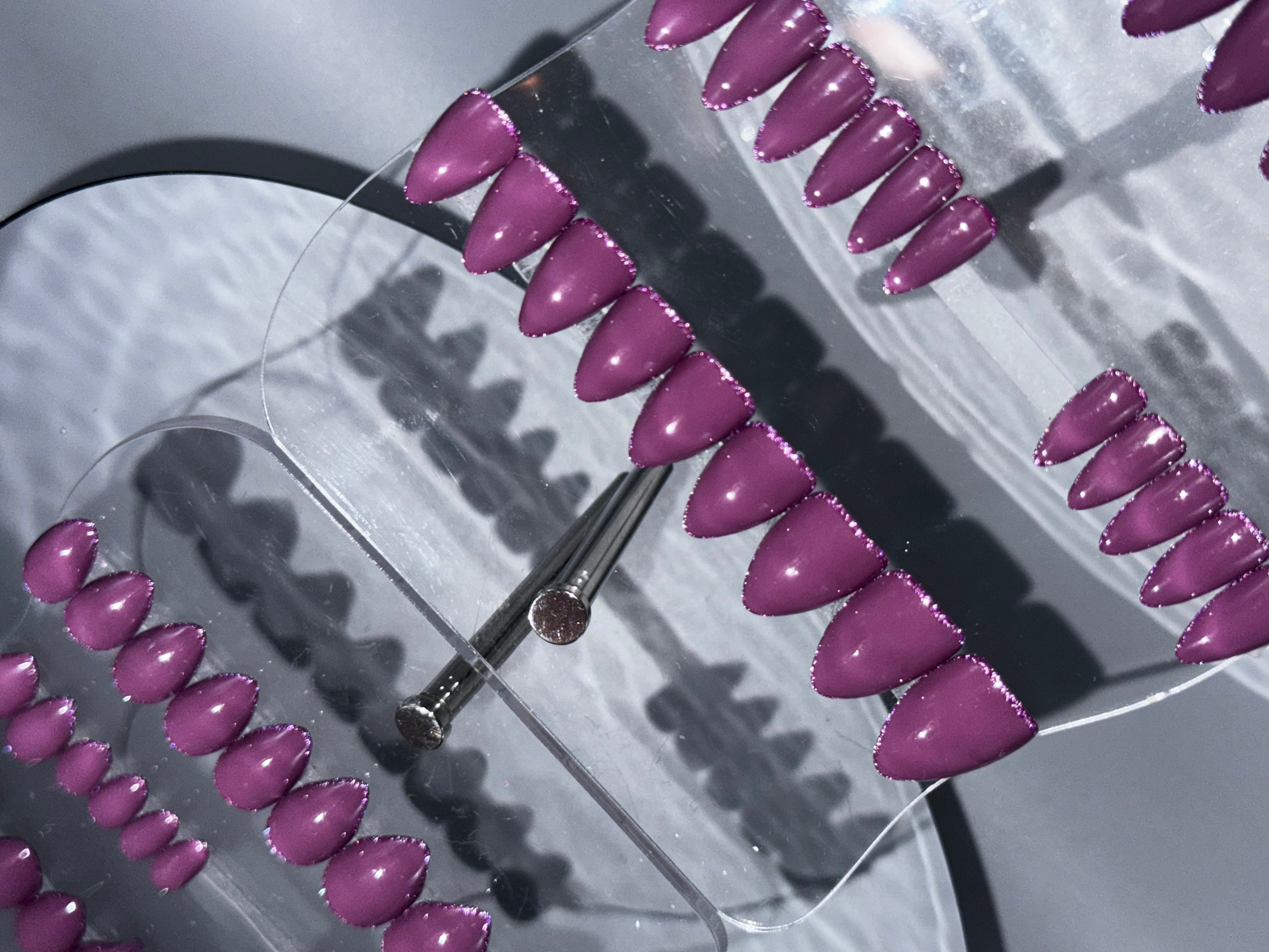 PURPLE RAIN - Set of 28 Nails - Stiletto / X-SHORT - Reusable