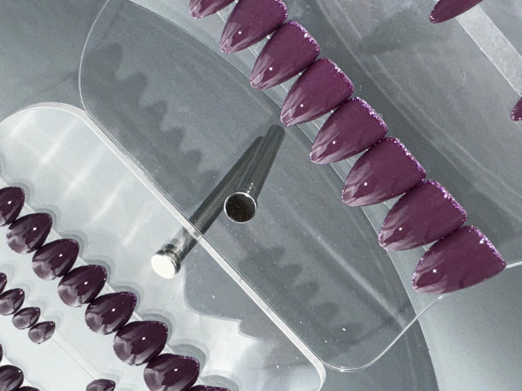 PURPLE RAIN - Set of 28 Nails - Stiletto / X-SHORT - Reusable