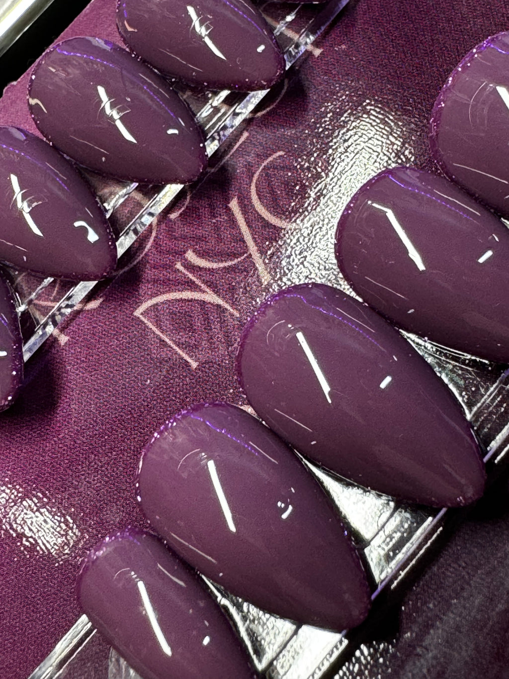 PURPLE RAIN - Set of 28 Nails - Stiletto / X-SHORT - Reusable